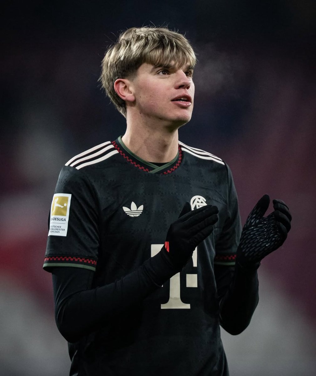 festrumolo's tweet photo. Guido Della Rovere (2007) sarà il prossimo talento italiano a debuttare in Bundesliga? Il Bayern Monaco se lo coccola: un club che non si è mai fatto problemi a lanciare i giovani. 🪄🇮🇹

#DellaRovere #Italia #Bayern https://t.co/r10ZQmYH3C