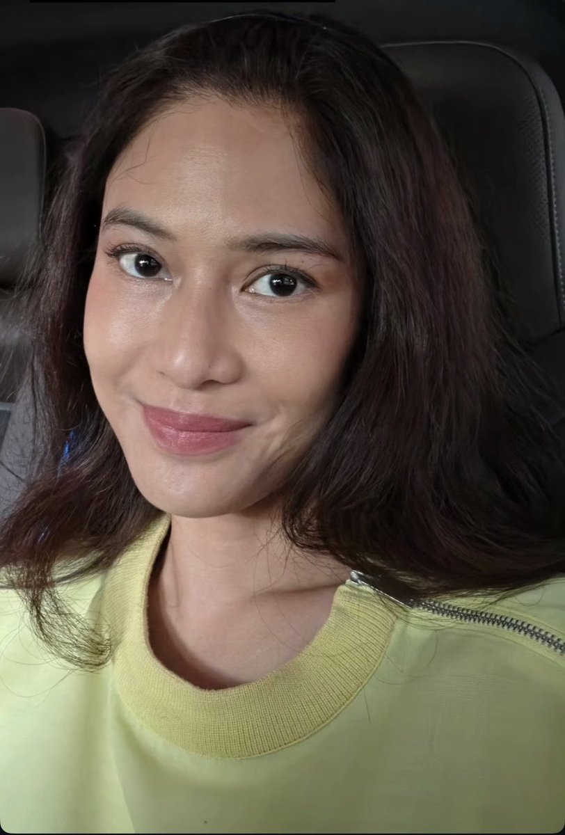 Siapa yang percaya doi udah umur 44? Cantiknya awet!!!