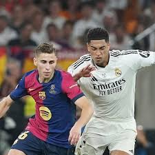 Bellingham es el jugador de la Liga más sobrevalorado

Fermín va camino de ser el segundo

Ambos son futbolistas que hacen menos de lo que dicen, desordenan a sus equipos, viven de segundas jugadas y de rechaces del Vinicius o Lamine de turno.

Fermín limita el juego del equipo.