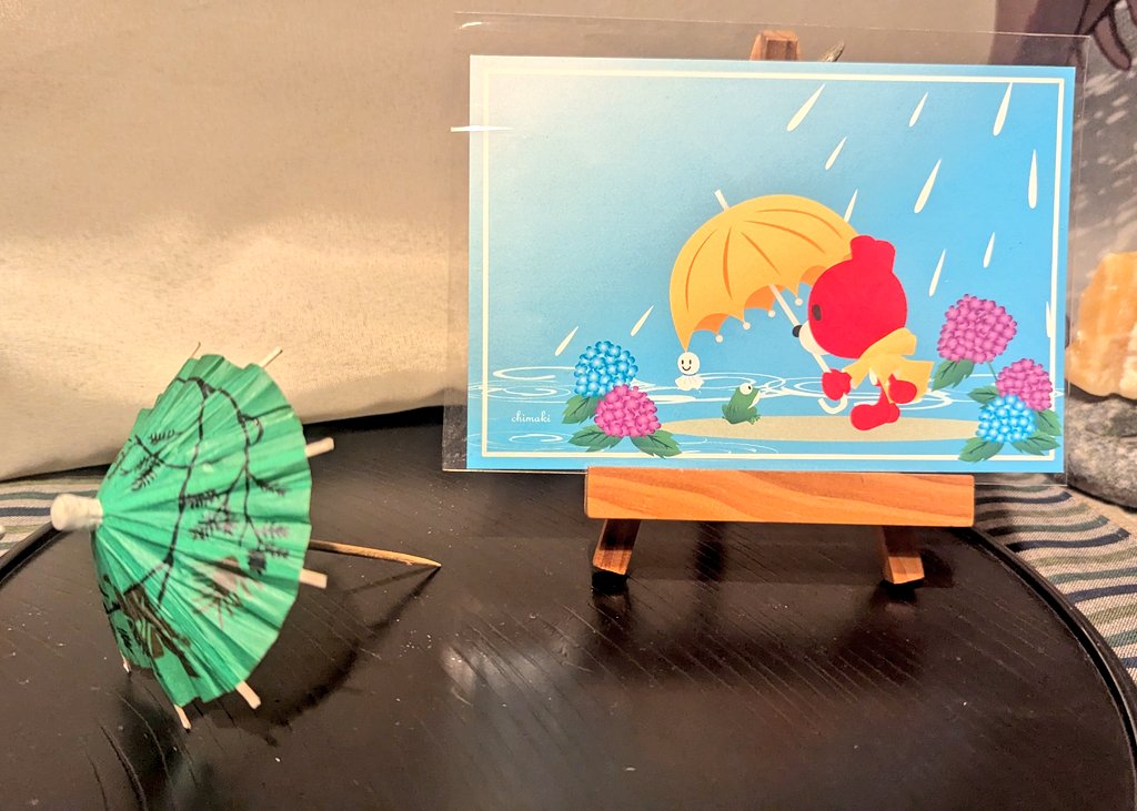 ぎゃあ！
帰ってきたら何故か私のイラストカードが玄関で飾られてた…