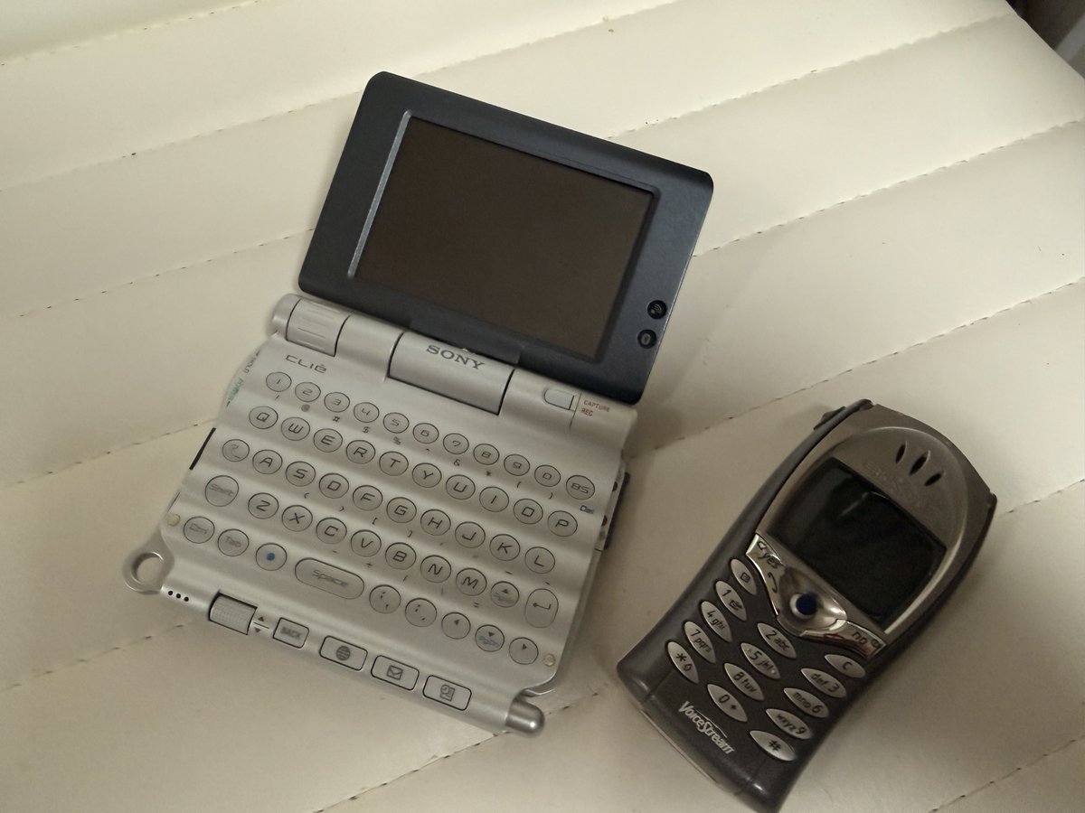 GlassWaveApps's tweet photo. @JoannaStern @Casey What a great device. Indeed it didn't do a single thing well but nothing could match its plethora of functions. Still have mine, used this bad boy all the time back in the day. Wireless worked great via GPRS Bluetooth paired with my Sony Ericsson T68. https://t.co/olKGUQMGmZ