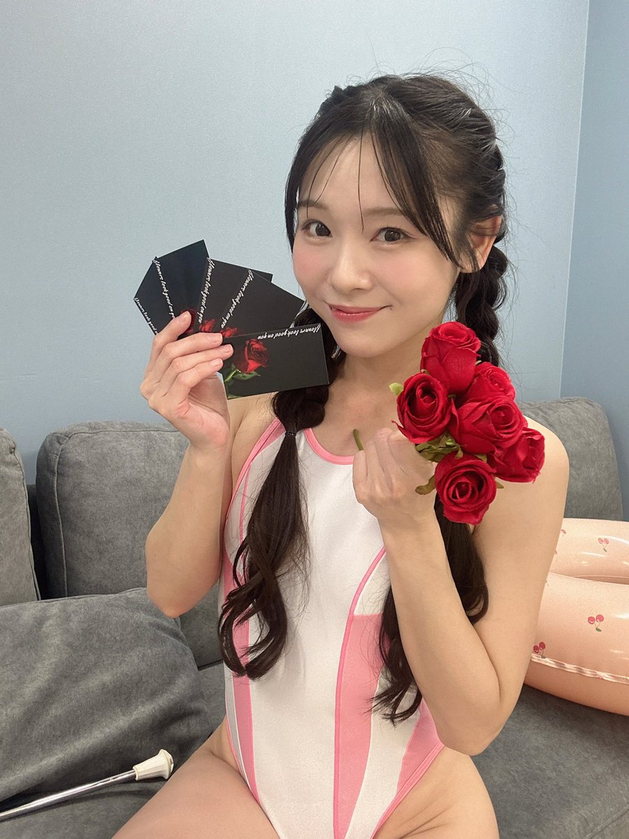 愛のバラ7本🌹🌹🌹🌹🌹🌹🌹
たくさんの応援ありがとうございました🥲✨

なんと2位でした…！おしいっ🔥
また頑張ります💪次はMVP獲って攻め水着着るゾ！！！ https://t.co/5MFkAQd1lO