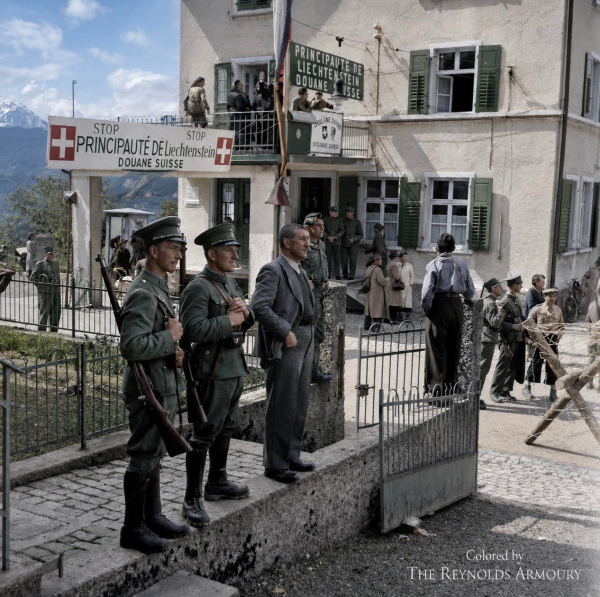 Swiss border guards and Liechtenstein auxiliary police closely