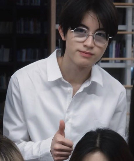 에에 tweet media