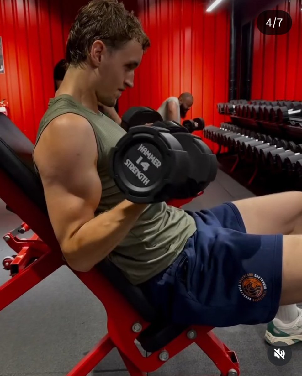 6'11  J.W. from the Netherlands in the gym