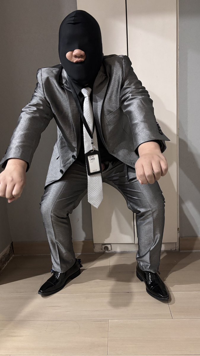 正装男服务员SPA tweet media