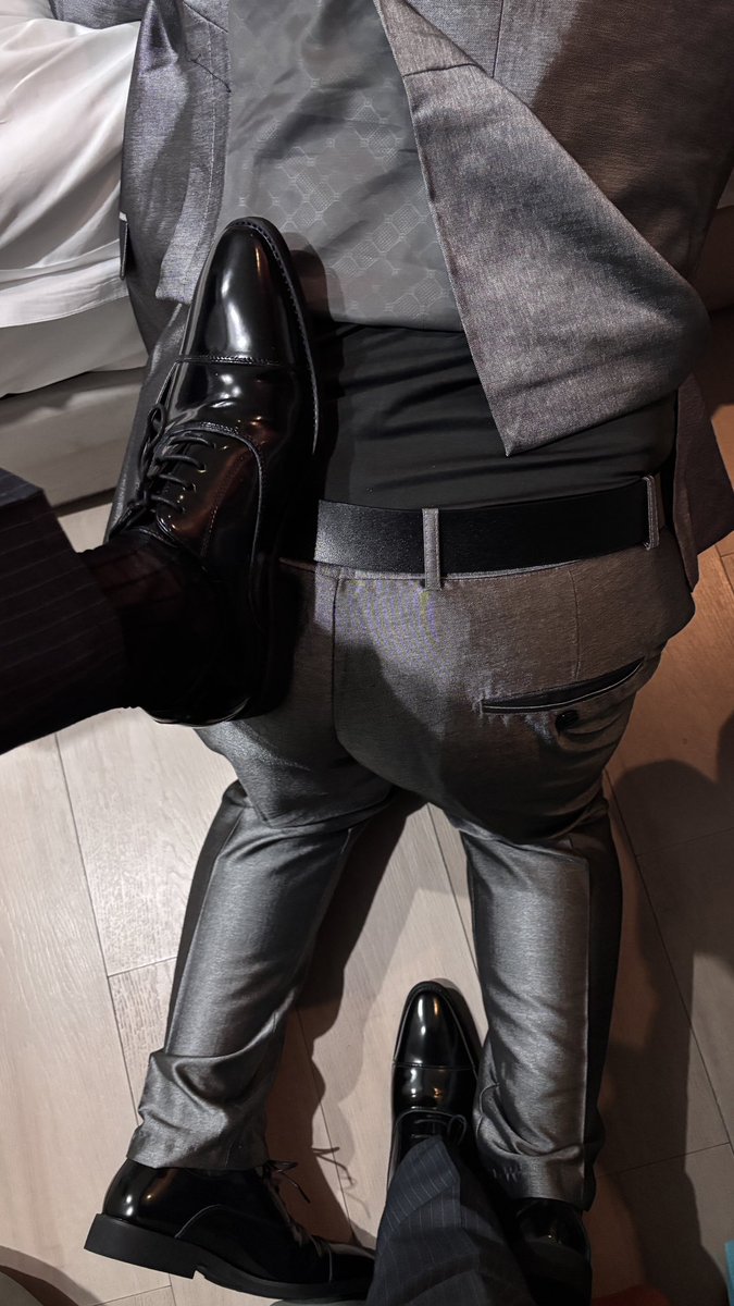 正装男服务员SPA tweet media