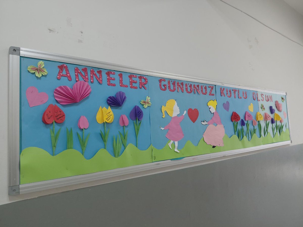 Mev_Candarli's tweet photo. Anneler günü okul panolarımız 🌹💐 

@istanbulilmem @Avcilarilcemem https://t.co/9BxiLe5PRk