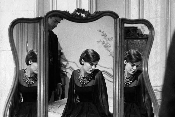 Jopolkadot's tweet photo. Last Year at Marienbad

Alain Resnais
1961 https://t.co/Gl3kjokik9