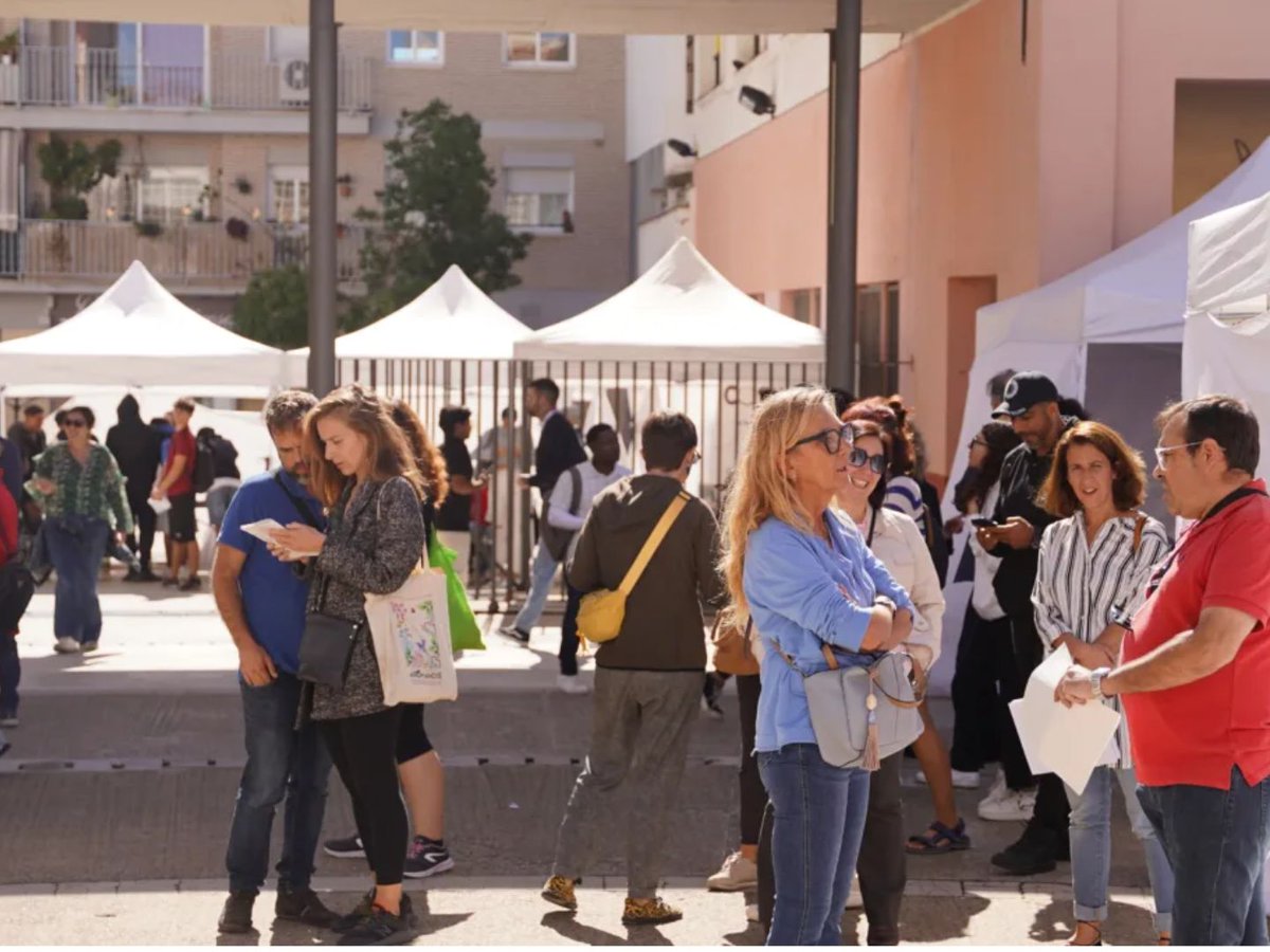 ajuntamentvng's tweet photo. 💼 La #Girafeina torna a Vilanova i la Geltrú amb més de 350 ofertes de feina!

📍 Neàpolis
📅 14 de maig
🕙 Matí i tarda
26 empreses faran entrevistes laborals ràpides i hi haurà espais d’orientació, xerrades i tastets d’oficis.
És gratuït. Inscriu-te! https://t.co/95M98y3ni1 https://t.co/NgRHzqFrwz