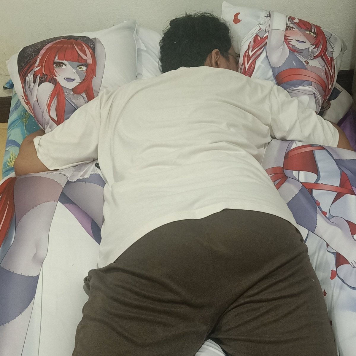 AkaneDoko's tweet photo. When Ollie haven't stream for 2 days (I miss her so much ;w;)
#Zomrade #Kureiji_Ollie #OllieDoko https://t.co/01BfLV2X5B