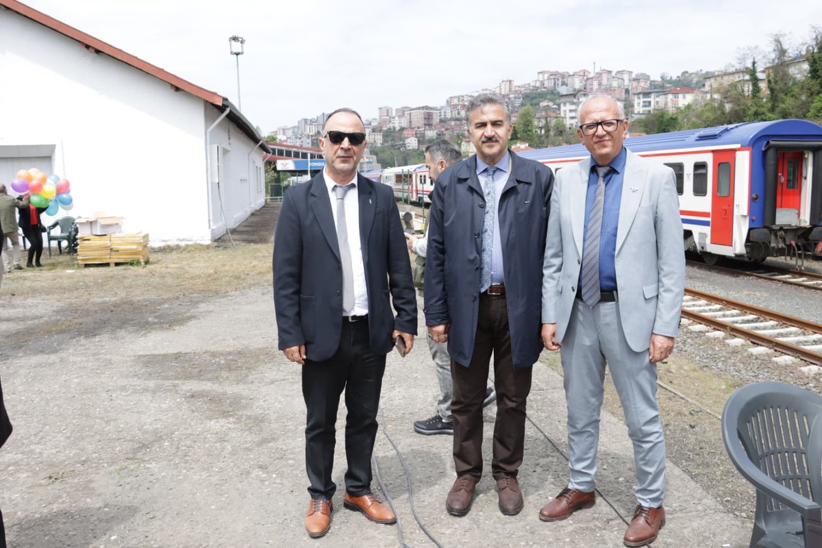 iktm67's tweet photo. Zonguldak İl Kültür ve Turizm Müdürlüğü koordinasyonunda, 06 Mayıs 2026 Çarşamba günü Zonguldak Garı’nda sahnelenen “Masal Treni” adlı çocuk oyunu, minik izleyicilerden büyük beğeni topladı. https://t.co/fgaus8zmgb