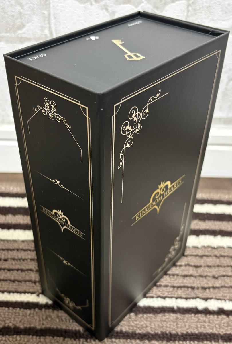 MAYLAさんの機関イヤリングもちゃんと届いてるよ🥰
豪華な箱とフレーム付いてて良すぎる…🙏