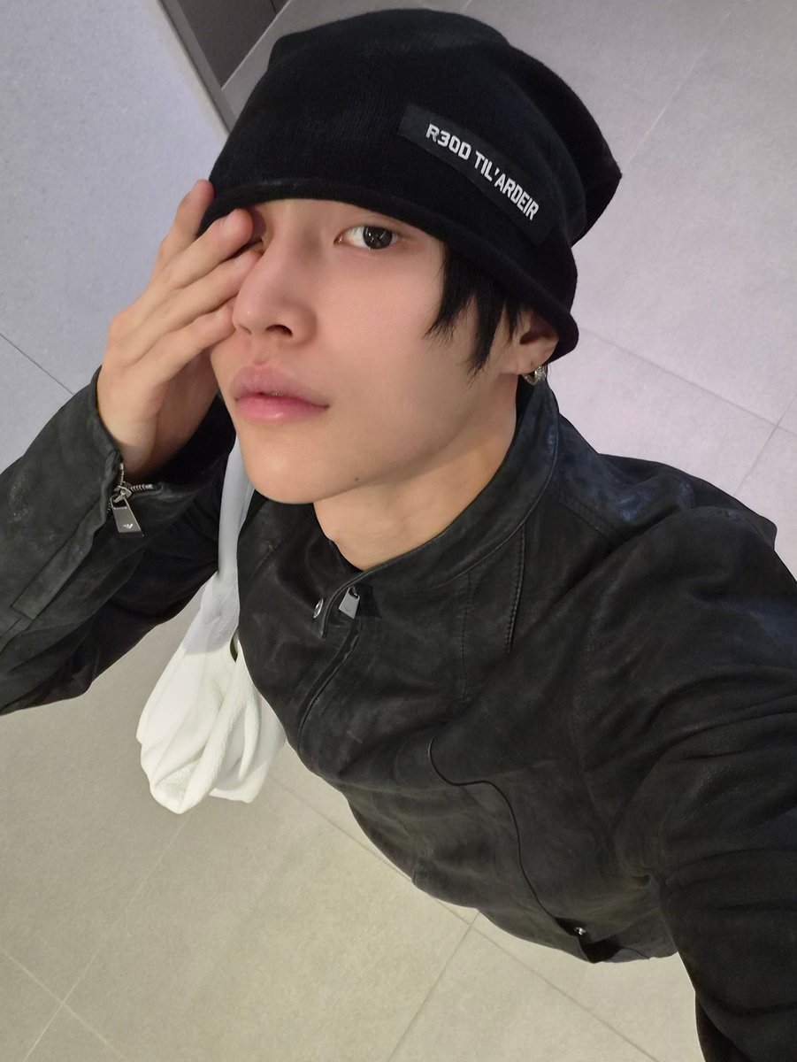 ช่วยอุดหนุนป้าหน่อยน้า         สุดหล่อช่วยป้าซื้อหน่อย
