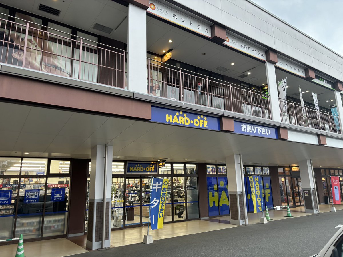 PCShirokurage's tweet photo. 博多ミスト店(4/28訪問)
博多駅からバスで行きました！中心市街地から近く行きやすい店舗です。博多ミストというショッピングセンターの一角にあります。綺麗な店舗ですよ！
#ハードオフ
#ハードオフファミリー https://t.co/APau8fLFam