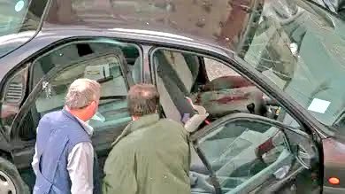 CarlosDeUrrecha's tweet photo. "Mi hermano pequeño escuchó los disparos. Bajó y estuvo con mi padre intentando taponar las heridas"
D. Tomás Caballero Pastor, 5 hijos, señalado por HB y asesinado con 2 balazos en Pamplona por los cobardes de ETA

"A mi padre le señalaron sus compañeros"
https://t.co/ky2IL9SJsj https://t.co/RDEcjKty5h