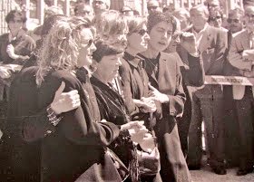 CarlosDeUrrecha's tweet photo. "Mi hermano pequeño escuchó los disparos. Bajó y estuvo con mi padre intentando taponar las heridas"
D. Tomás Caballero Pastor, 5 hijos, señalado por HB y asesinado con 2 balazos en Pamplona por los cobardes de ETA

"A mi padre le señalaron sus compañeros"
https://t.co/ky2IL9SJsj https://t.co/RDEcjKty5h