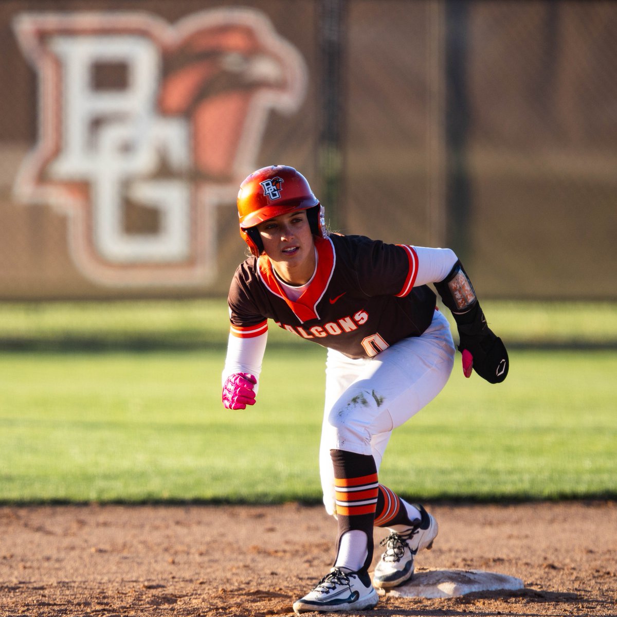 BGSUSoftball's tweet photo. Prior to 2026, BGSU had never had four players with 10+ steals in a season.

This year, four Falcons -- Cameron Kaufman, Addie Martin, Hannah Simko &amp; Peyton Steffes -- each stole at least FIFTEEN (1⃣5⃣) bases!

#AyZiggy🧡🥎🤎 https://t.co/6Xz4mkJgdm