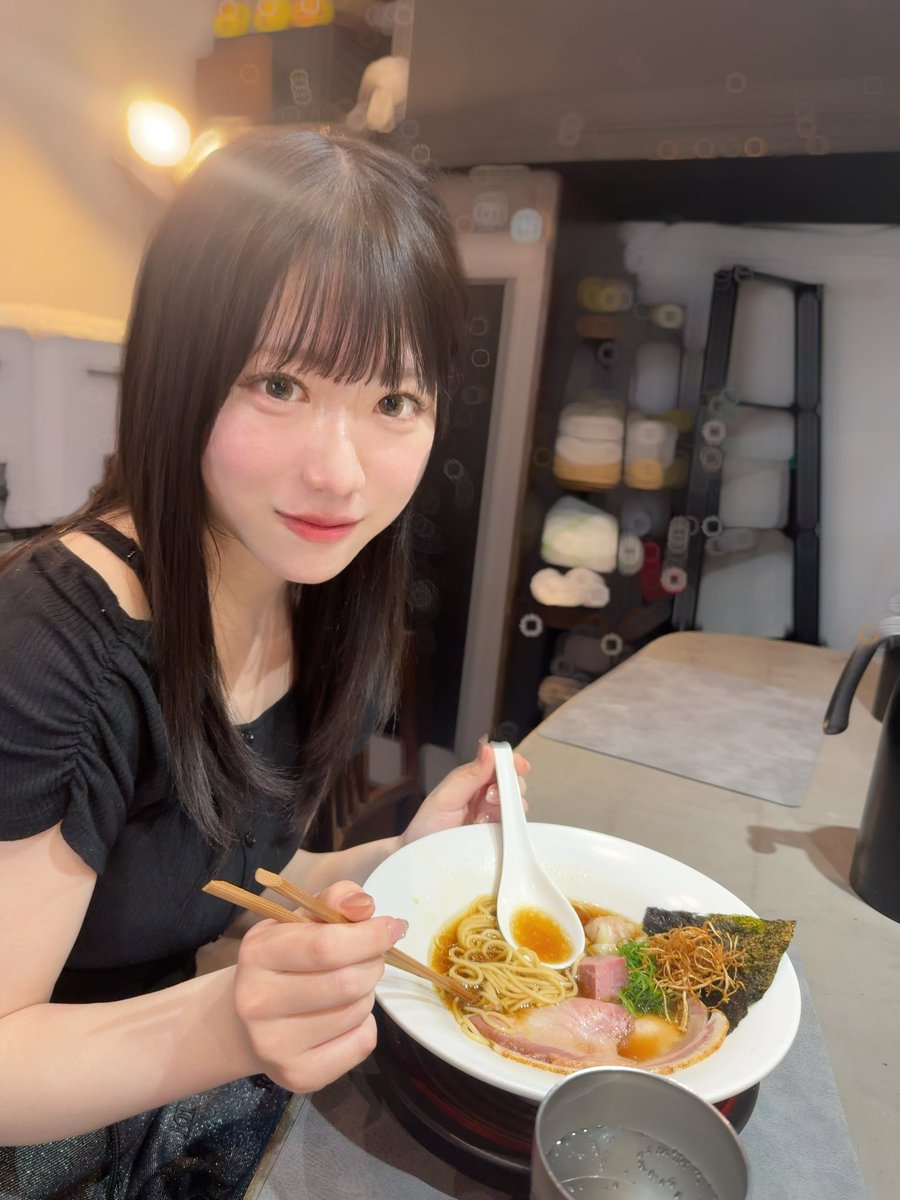 載せそびれてた、まりちゅうさんが撮ってくれた写真🍜♡
昨日もまりちゅうさんとお話できてうれしかったんだ〜꒰՞.ܸ . ܸ՞꒱

今日でゴールデンウィーク最終日かな、
明日からも一緒に頑張ろうね💜 https://t.co/PkIxXaRILQ