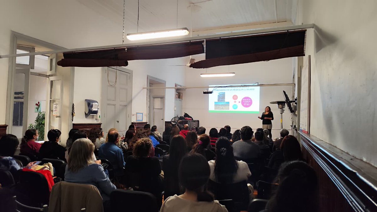 COSAM_LosAndes's tweet photo. ¡Comenzamos!
 Ayer arrancó el Programa de Agentes Comunitarios en Salud Mental. Personas de nuestra comunidad con ganas de aprender y hacer algo por quienes los rodean. Aconcagua tiene mucho que dar. Y esto es solo el comienzo. 💙 https://t.co/5P3Kt4emyh