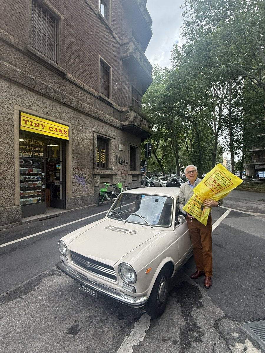 cars_tiny's tweet photo. L’amico Corrado Lo presto con la sua strepitosa Autobianchi A112 preserie #tinycars #autobianchia112 #auto #car #autodepoca https://t.co/ggo1KxxoJI