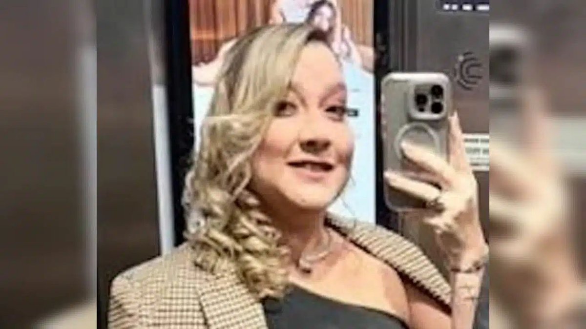 Essa é Carolina Sthela Ferreira dos Anjos.

Ela torturou uma empregada grávida de 19 anos na sua casa após acusá-la falsamente de roubo.

Ela ainda está em liberdade. Vamos deixá-la famosa?