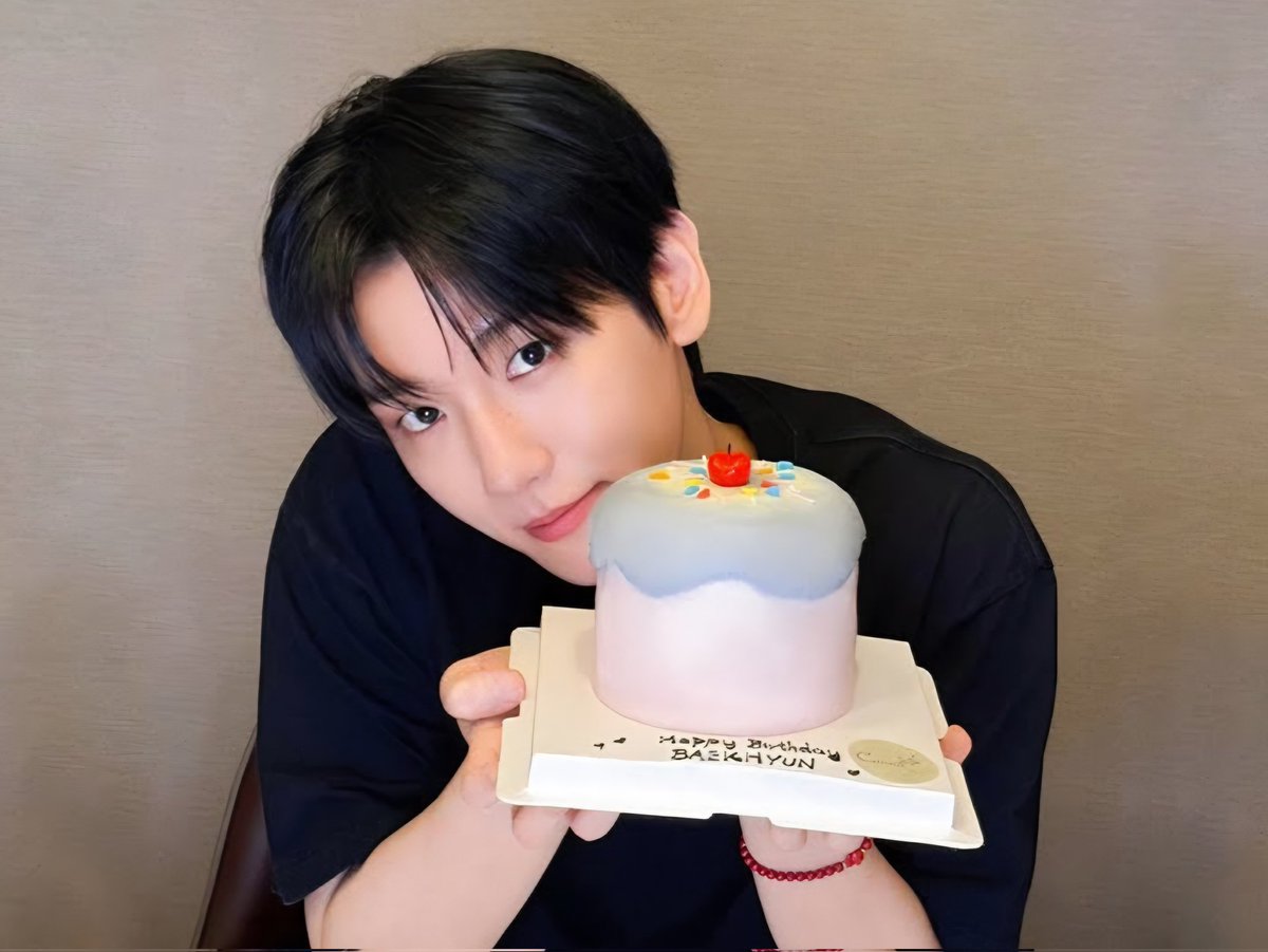EX0SDREAM's tweet photo. 내 사랑하는 빛, 생일 축하해! 내가 살아있는 한 사랑을 받을 걱정은 안 해도 돼~ @B_hundred_Hyun ⭐️🤍 https://t.co/Mmj2U4FwHv