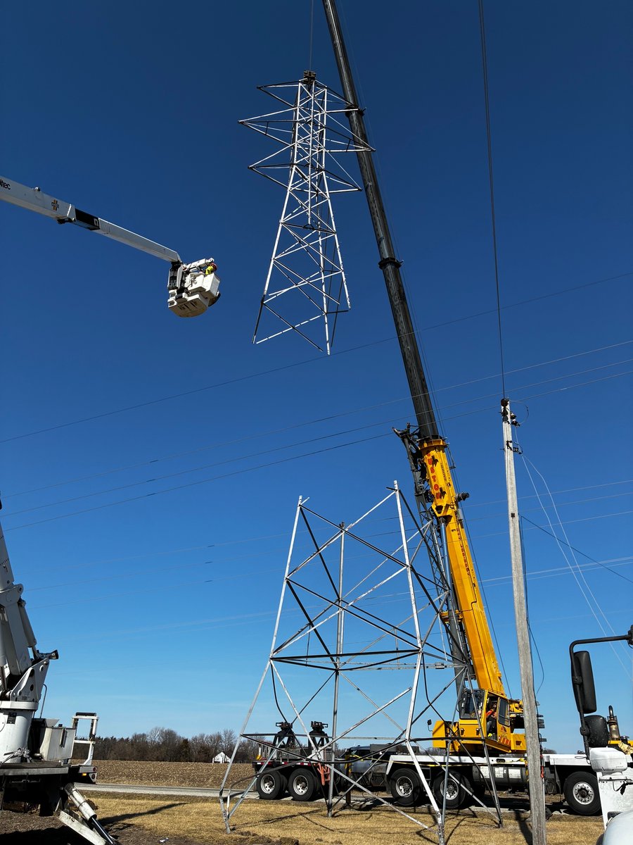 TallmanEquip's tweet photo. Steel tower got hit by farm equipment.
Wrecked it out and set two new wood poles. Back like it should be.
Photo by Justin Cox
#LinemanLife #UtilityStrong #PowerTheGrid #TransmissionWork https://t.co/UsUCxEqi20
