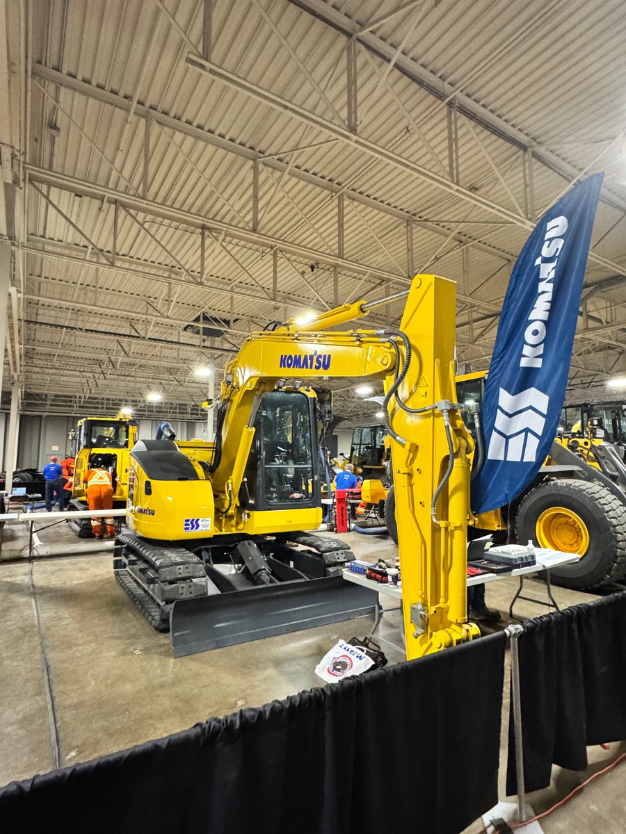 ESS1946's tweet photo. Back for year 3 🦺

ESS &amp; Komatsu continue to support the Skills Ontario Heavy Equipment Technician Challenge—encouraging young talent to pursue careers in the skilled trades.

Proud to have two of our ESS employees judging and mentoring along the way. 

#ESS #Komatsu https://t.co/Ta3PHfFcck