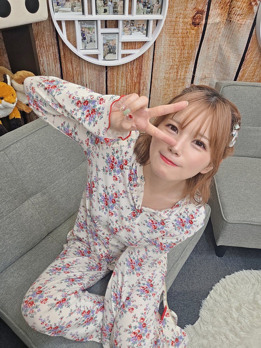 #縁かうんと ありがとうございました✨
みのりちゃんと花井ちゃんとずーーーーーーっと喋ってたw

実家で写真探してる時、どの時代も楽しそうで、やってること変わってなさすぎて懐かしい気持ちになりました!

自分の歩みを思い出すのも楽しかったなあ☺
あったかい時間🫧
BY:Machico(・山・)