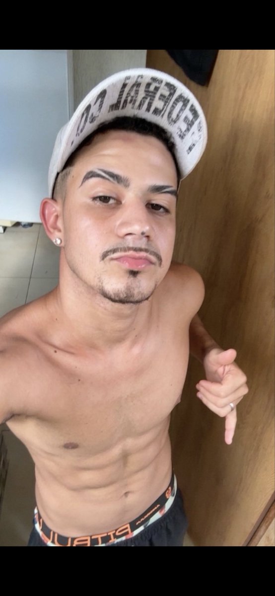 WesleyS05943044's tweet photo. Nesse calor o jeito é andar assim 🥵😅 https://t.co/pYz5lH4KBq