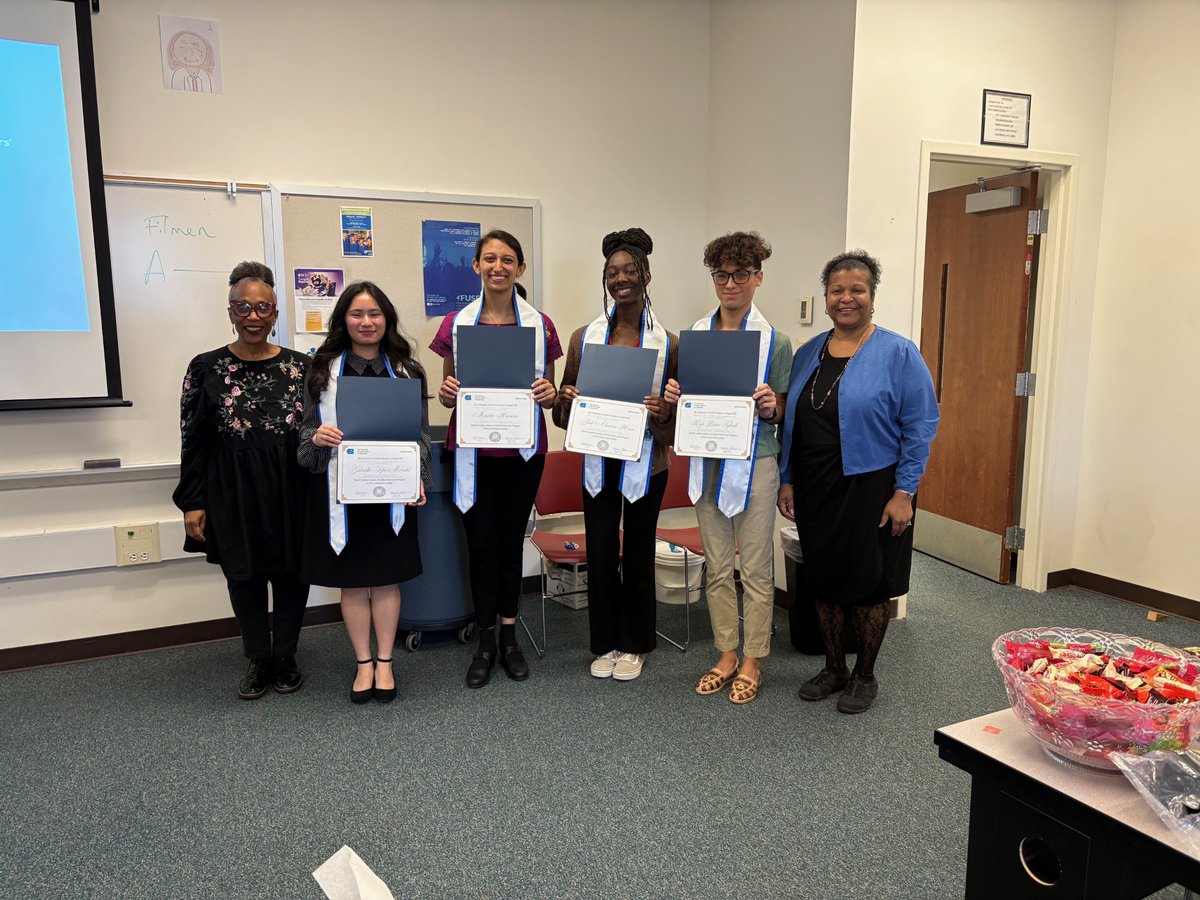 PittCC's tweet photo. Global minds. Bright futures ๐โจ
These Pitt Community College Early College High School studentsโnow 2026 graduatesโhave earned recognition as UNC World View Scholars of Global Distinction, showcasing their commitment to global learning and leadership. #pittcc #scholars #global https://t.co/JMtIkMJkbS