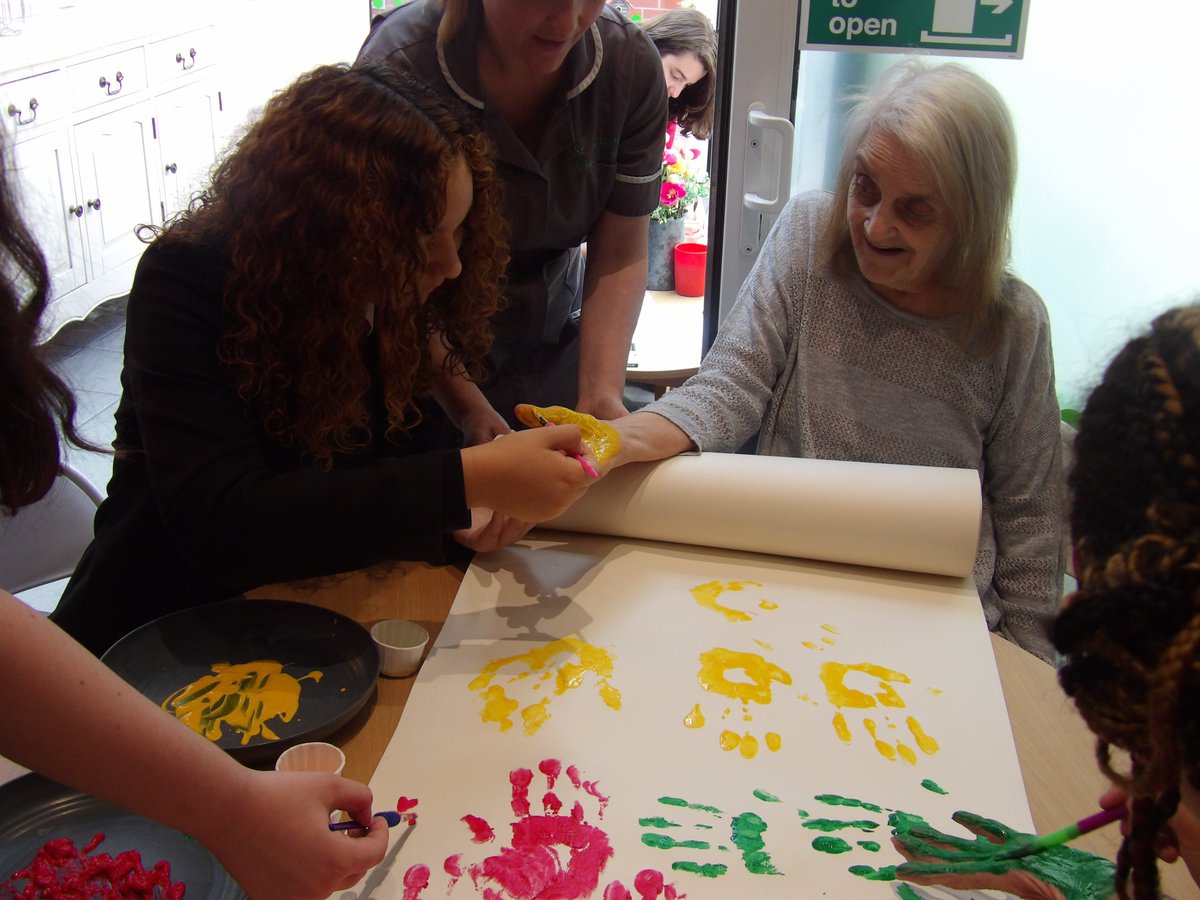 stedcampchapel's tweet photo. Today, our student chaplains had a wonderful time @stanthonys124, painting handprints, singing hymns and getting to know some of the newer residents! It was a delight to see the students growing in confidence as they continued to interact and form friendships. https://t.co/CyMJazQFFV