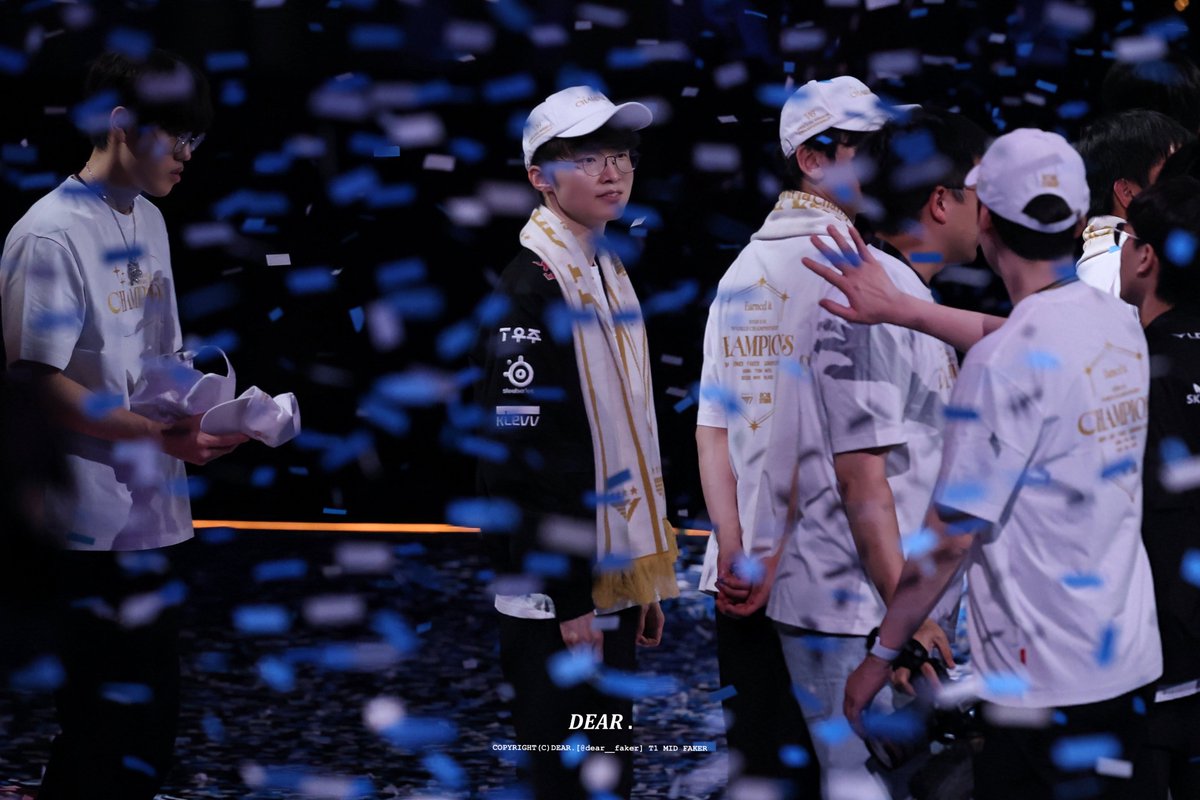 #HappyFakerDay🎂
우리혁 생일 축하합니다
항상 건강하고 행복하길 
오래오래 봐요🐧🐈‍⬛🍀
#Faker #페이커 #이상혁