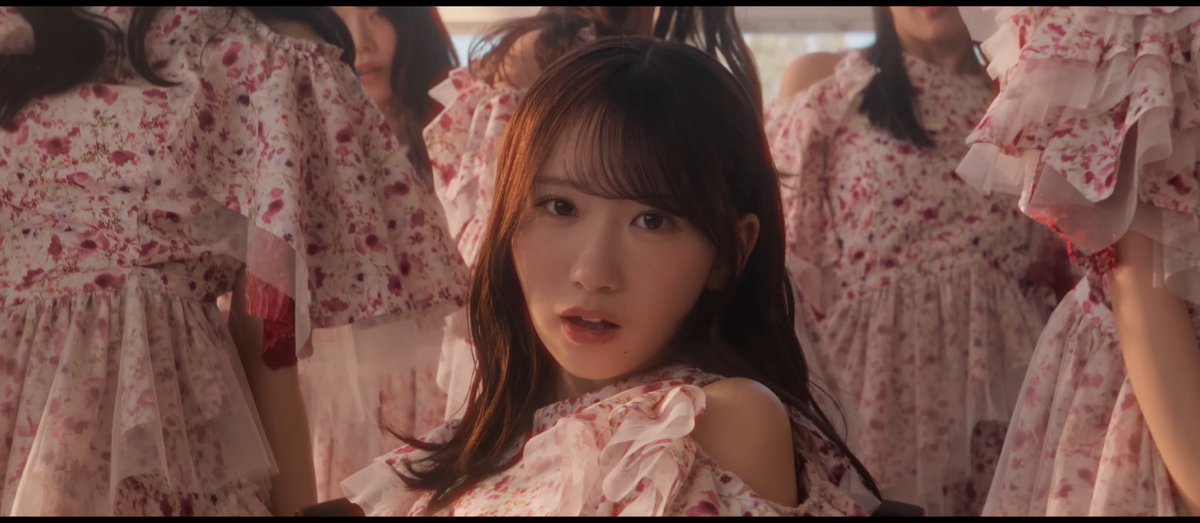 「本当に日向坂46なのか…」
このコメントのインプレが凄まじい。それぐらいグループの固定観念を覆すMV。でも初代キャプテンの言葉を思い出して欲しい。日向坂46のグループカラーは「空色」。空はどんな色にもなれる。色んな事を表現できるよう目指して来た事が実ったんだよ。
#日向坂46_Kindoflove
