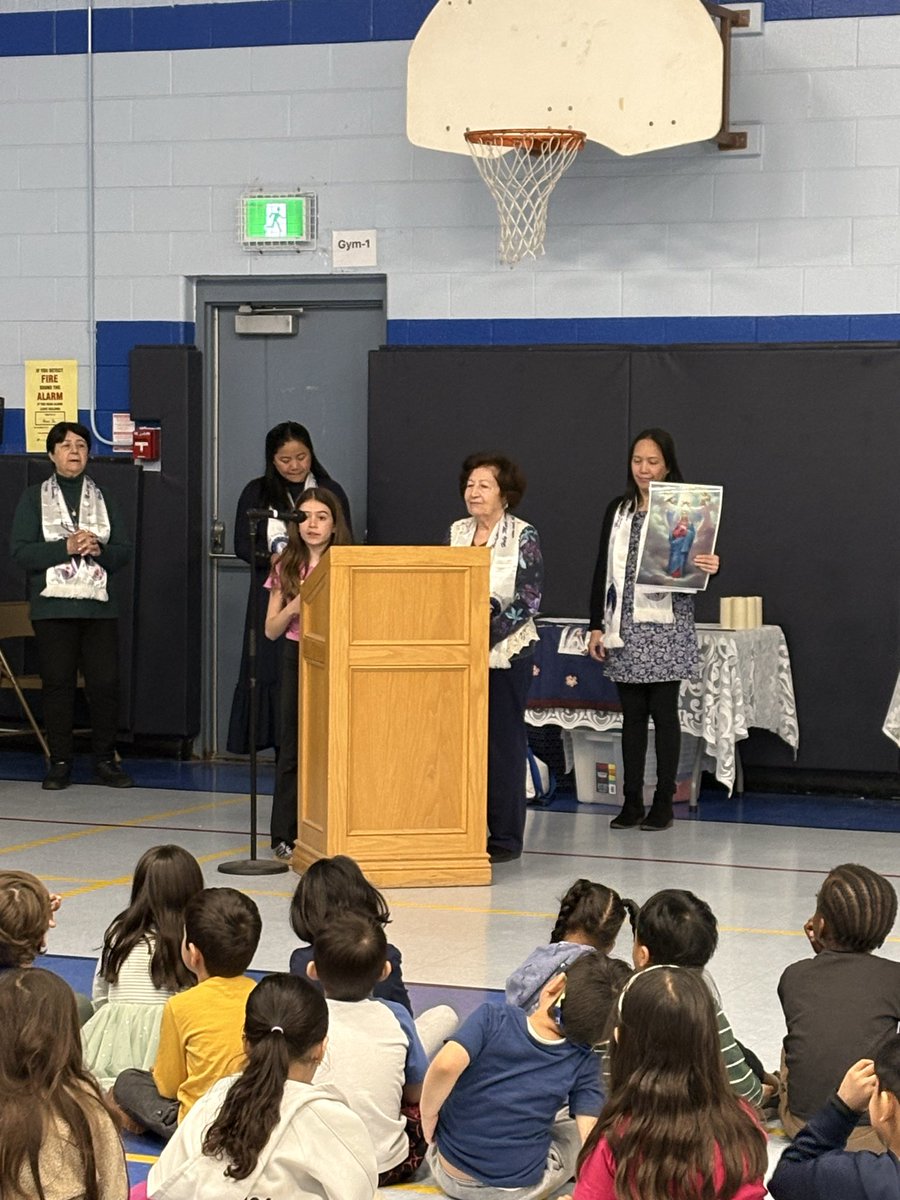 GVanierDPCDSB's tweet photo. Today we honour Mary in our annual Marian celebrations with the Rosary Apostolate! #VanierVikings #DPCDSB_CEW #PilgrimsofHope @archtoronto https://t.co/BJxk22OPLQ