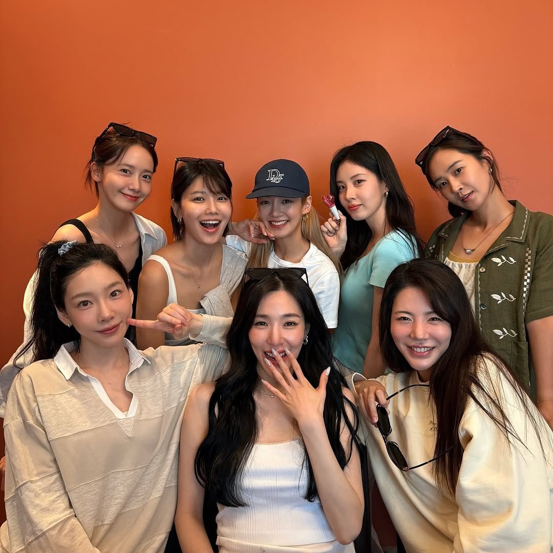 holleratmeboo's tweet photo. I love Girls’ Generation (SNSD) and with every passing year, that love just grows deeper and more meaningful 💞 https://t.co/QGweRrLheB