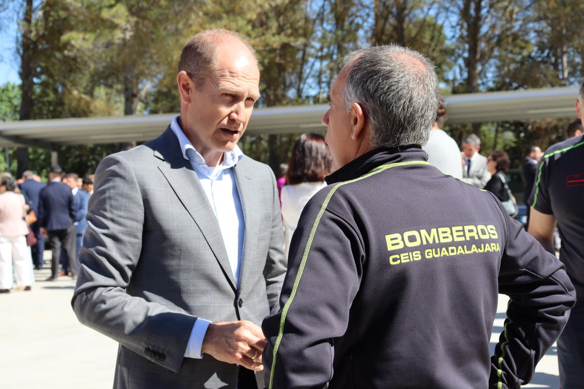 diputacionppgu's tweet photo. 👏El PP celebra la apertura del Parque de Bomberos 🚒 de Sacedón como un “logro colectivo” y reivindica su papel decisivo en el origen del proyecto

🗣 García: "Hoy es un día de alegría, felicitamos a las personas implicadas, especialmente funcionarios"
ℹ️ https://t.co/CCd3lmH27M https://t.co/DxXJLQyIL7