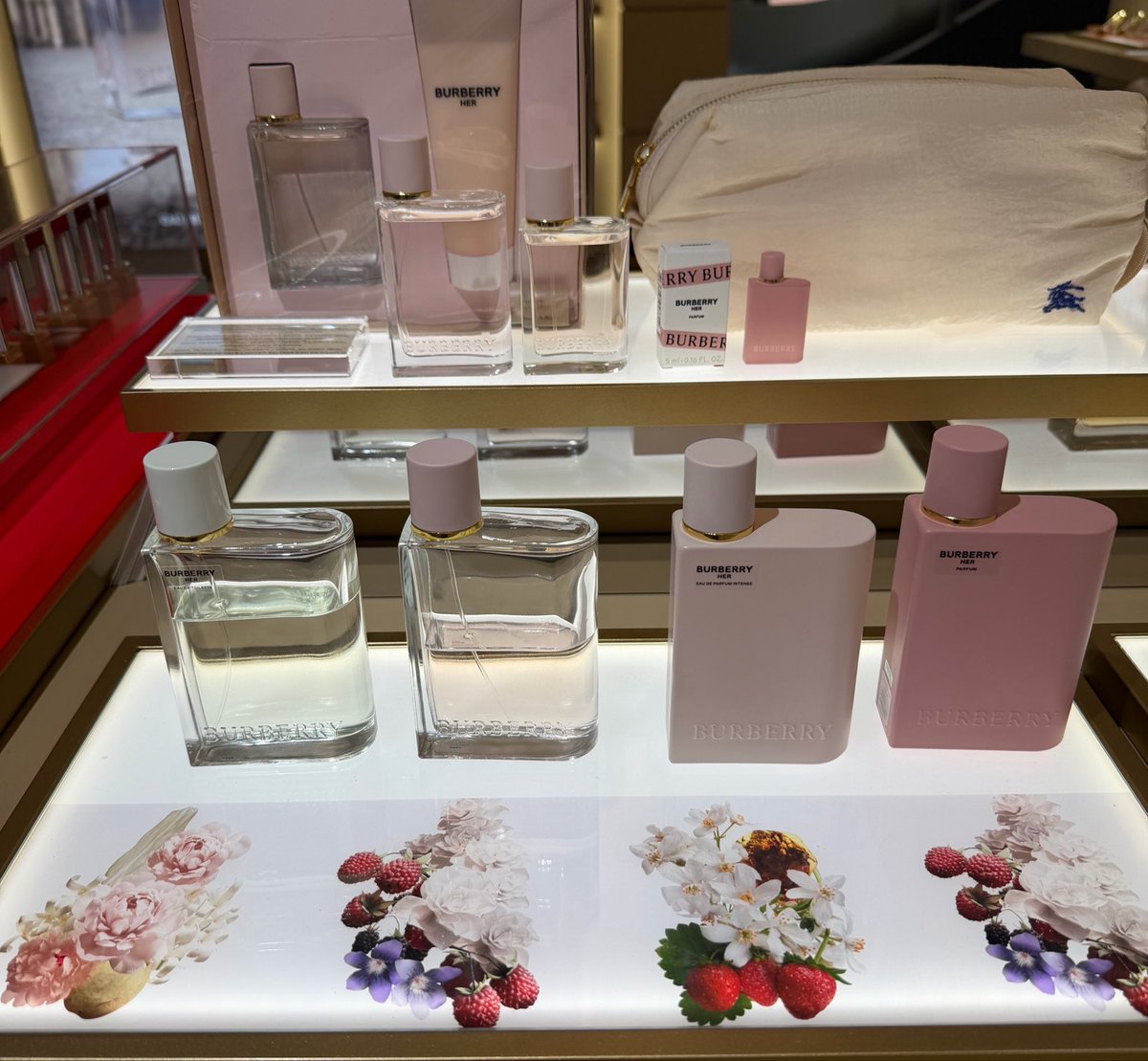 Burberry her ノベルティ キャンドル 香水 Burberry香水迷ったけど、実際に香りを確かめてからゲットしてみました