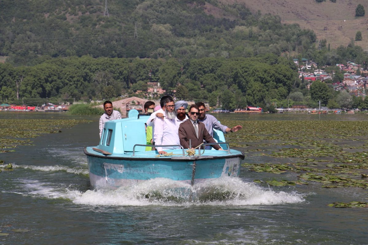 jklcma's tweet photo. Mr. Khurshid Ahmad Shah, JKAS, Vice Chairman, JK LCMA, conducted an official visit to Dal Lake today to review the status of ongoing conservation and management initiatives.
@diprjk 
@JKHUDD1 https://t.co/MJhNQ3Ual8