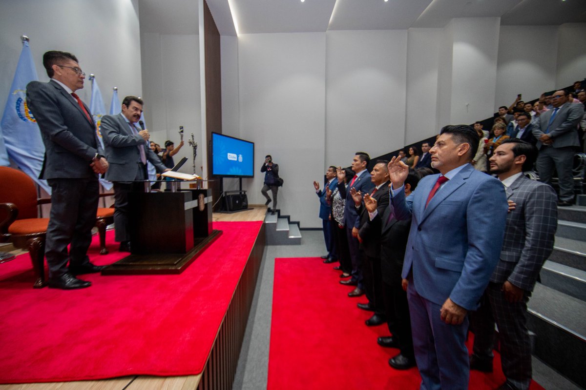 ManfredBolivia's tweet photo. Posesionamos a los Subalcaldes y Gerentes de Empresas Descentralizadas, gente comprometida y altamente profesional que estoy seguro, continuará con todo el trabajo que venimos desarrollando por el progreso de #Cochabamba. https://t.co/LbyEvIdVRO