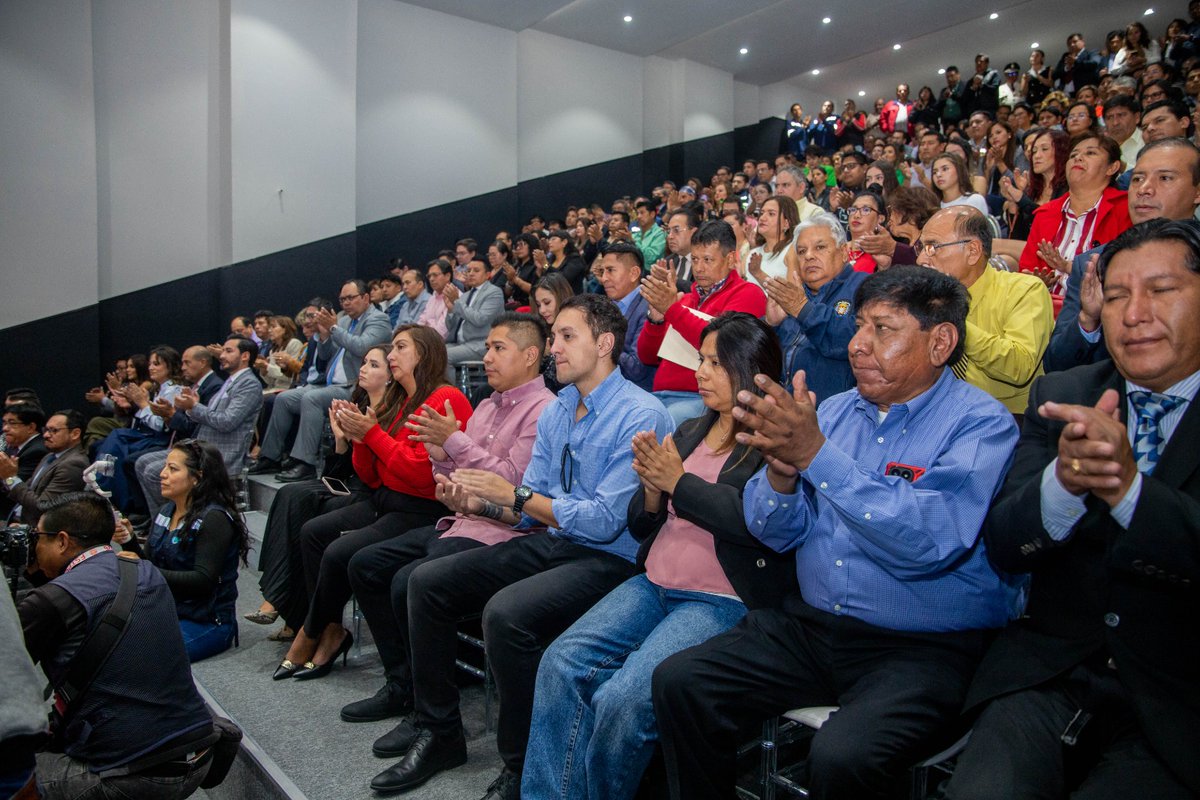 ManfredBolivia's tweet photo. Posesionamos a los Subalcaldes y Gerentes de Empresas Descentralizadas, gente comprometida y altamente profesional que estoy seguro, continuará con todo el trabajo que venimos desarrollando por el progreso de #Cochabamba. https://t.co/LbyEvIdVRO