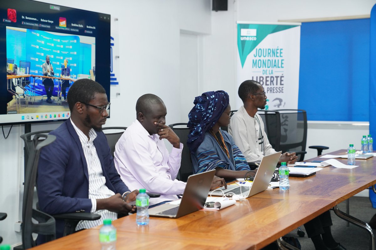 UNESCO_Dakar's tweet photo. Une quarantaine d’acteurs et actrices de médias a pris part à la rencontre, fait un état des lieux de la situation des pays dans région, dressé la cartographie des défis et identifié des actions et synergies adaptées au contexte régional.
#JournéeDeLaLibertéDeLaPresse https://t.co/ce8AjBE2ay