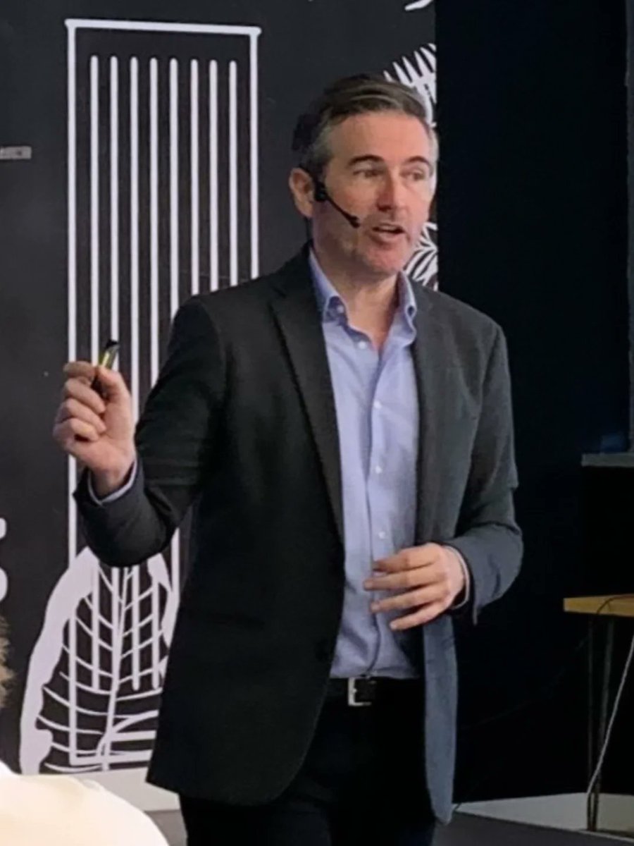 _AlbertoPadilla's tweet photo. 📍 Hoy he tenido la ocasión de impartir una formación en #Madrid para un grupo de profesionales del sector #inmobiliario donde analizamos los elementos clave de la #comunicación #comercial.

@fotocasa @fotocasapro
#Conferencia #Inmobiliarias #sectorinmobiliario #realestate https://t.co/Y0akVvzr5T