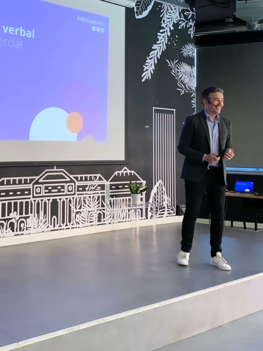 _AlbertoPadilla's tweet photo. 📍 Hoy he tenido la ocasión de impartir una formación en #Madrid para un grupo de profesionales del sector #inmobiliario donde analizamos los elementos clave de la #comunicación #comercial.

@fotocasa @fotocasapro
#Conferencia #Inmobiliarias #sectorinmobiliario #realestate https://t.co/Y0akVvzr5T