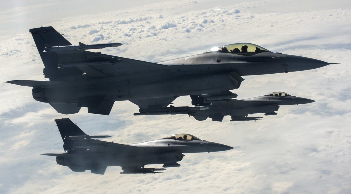 airplanelanefl's tweet photo. #wingsofwednesday ๐บ๐ธ
๐บ๐ธ F-16 Fighting Falcon ๐บ๐ธ
Start of Service:
1978 (U.S. Air Force)
Top Speed:~Mach 2.0
Primary Role:
Multirole fighter air-to-air and air-to-ground
Service Ceiling:
50,000+ FT
Nickname:
โFalcon / Viperโ
#AirForce #USAF #America #militaryaviation #aviation ๐บ๐ธ https://t.co/5HDl4O2fEC