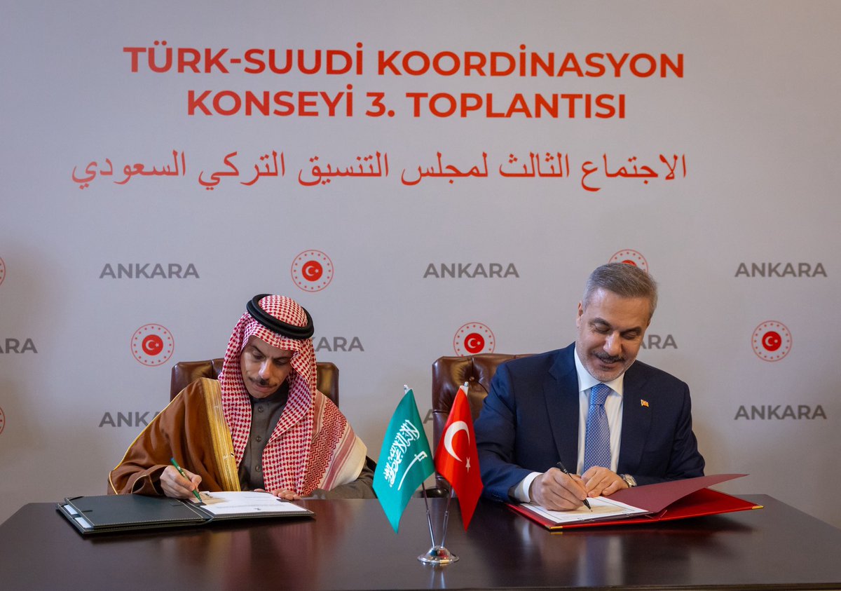 عاجل ، رسميا :

السعودي وتركيا توقعان على اتفاقية الإعفاء المتبادل من متطلبات التأشيرة لحاملي جوازات السفر الدبلوماسية والخاصة بين حكومة المملكة وحكومة الجمهورية التركية.