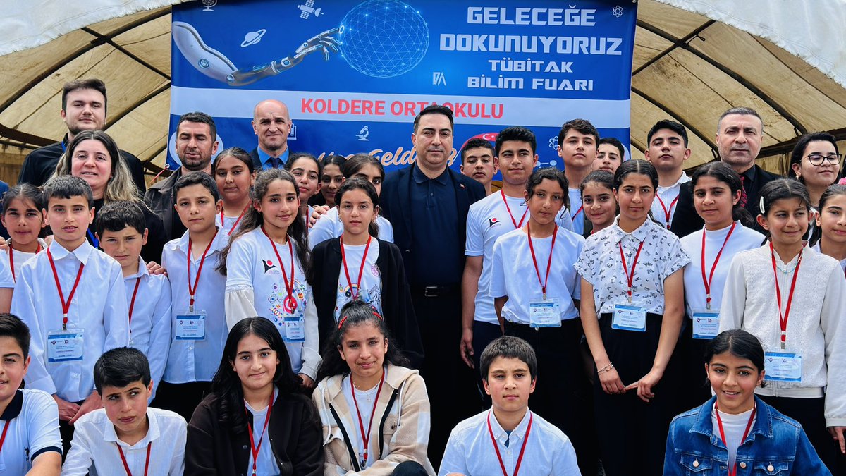 bayhakan44's tweet photo. Koldere Ortaokulumuzca düzenlenen 7. TÜBİTAK BİLİM FUARI’na katıldık.
Evlatlarımızla gurur duyuyoruz,
Emek gösteren öğretmen ve yöneticilerimize teşekkür ederim.
@behcet_bakir 
@Yusuf__Tekin https://t.co/kjInecP7nb
