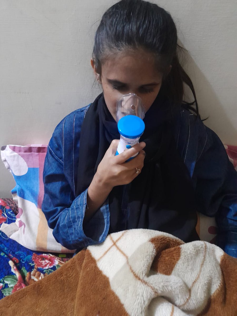 OfficialShehr's tweet photo. 14 سالہ عائشہ عابد زندگی اور موت کی کشمکش میں مبتلا ہے، فینکونی انیمیا جیسے مہلک مرض نے اس معصوم بچی کو بون میرو ٹرانسپلانٹ کا محتاج بنا دیا ہے، ڈاکٹرز کے مطابق علاج ممکن ہے مگر اخراجات انتہائی زیادہ ہیں جو اہل خانہ برداشت نہیں کر سکتے ، مئی 2026 میں متوقع ٹرانسپلانٹ جس پر 25 لاکھ خرچہ ائے گا 15 لاکھ ان لوگوں کے پاس موجود ہے اگر سب تھوڑا تھوڑا مل کر بھی ان لوگوں کی مدد کریں تو شاید ہم عائشہ کو بچا پائیں ، انسانیت کے ناطے آگے بڑھیں اور اس بچی کو نئی زندگی دینے میں اپنا حصہ ڈالیں۔
#SaveLifeOfAisha
Account title
 Abid Hussain 
Meezan Bank 
03100101095596
Father's account number