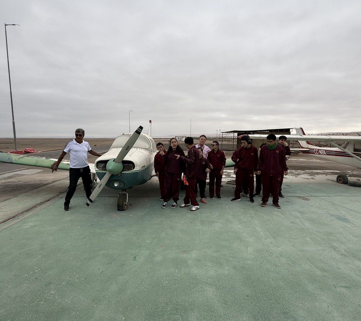 DGACChile's tweet photo. 📍#Arica | Alumnos y alumnas de la Escuela Especial Reino de Bélgica, visitaron el Aeropuerto Chacalluta ✈️
En su recorrido por las instalaciones, conocieron el trabajo de las áreas de Seguridad de Aviación #AVSEC y Seguridad, Salvamento y Extinción de Incendios #SSEI. https://t.co/bTQeXmr6GM